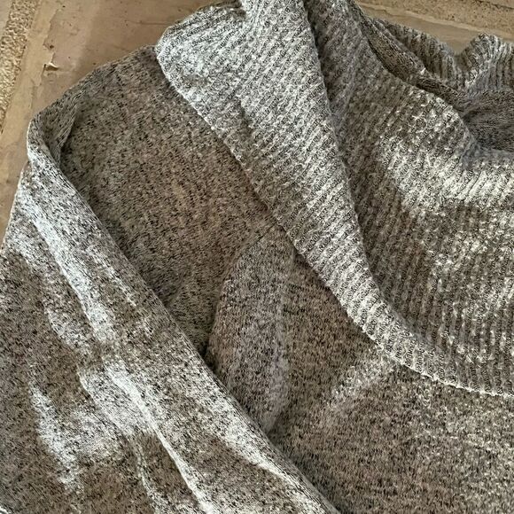 Tempted hearts sweater  - Picture 3 of 4